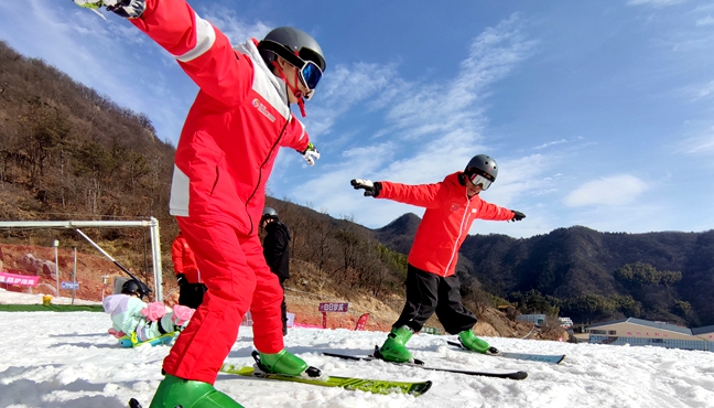 相约大别山　冰雪结“奇缘”